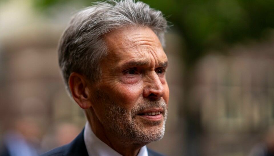 Nederlands ferske statsminister Dick Schoof lover å stramme inn på innvandring og asylsøknader. Onsdag talte han for første gang til nasjonalforsamlingen. Nederlands ferske statsminister Dick Schoof lover å stramme inn på innvandring og asylsøknader. Onsdag talte han for første gang til nasjonalforsamlingen. Foto: Peter Dejong / AP / NTB