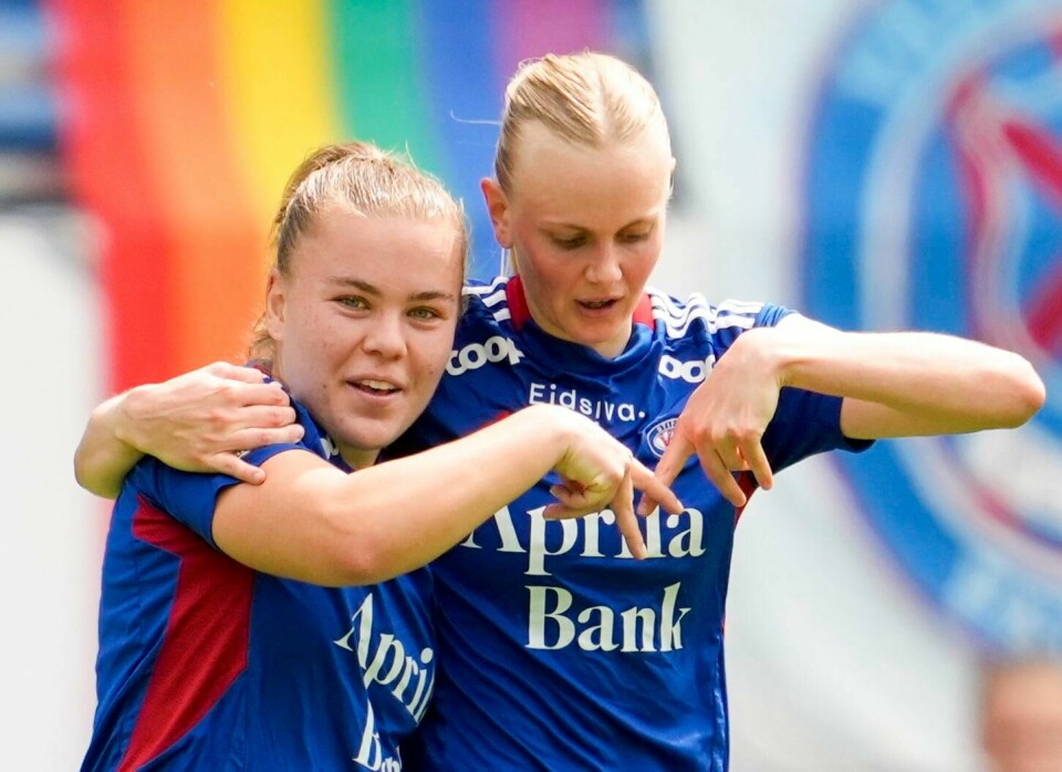 Olaug Tvedten, Karina Sævik og resten av Vålerenga-spillerne får mandag vite hvem som blir siste hinder på veien mot gruppespill i mesterligaen. Olaug Tvedten og Karina Sævik kombinerte på sistnevntes scoring.Foto: Javad Parsa / NTB