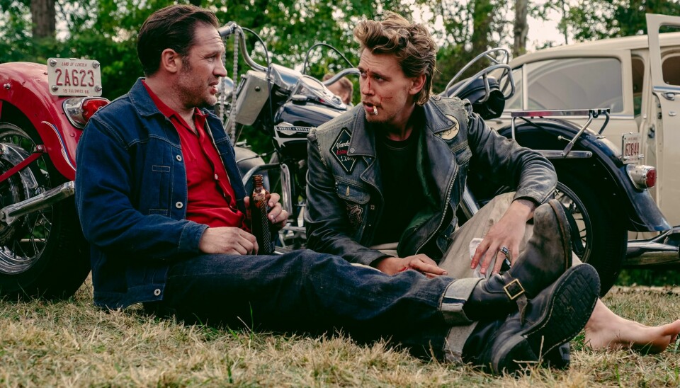 F.v: Tom Hardy som Johnny Davis og Austin Butler som Benny. F.v: Tom Hardy som Johnny Davis og Austin Butler som Benny.