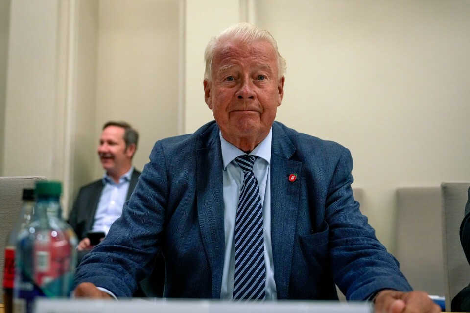 Carl I. Hagen (Frp) forteller at det kristne verdigrunnlaget har vært bærende for hele hans liv og at han alltid har gått i kirken. Carl I. Hagen er ikke fornøyd med svarene. Foto: Beate Oma Dahle / NTB