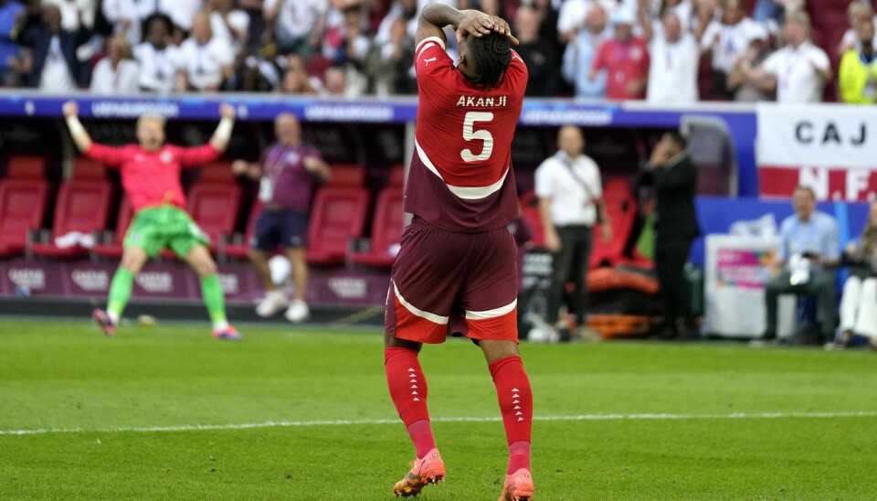 Manuel Akanji var skuffet etter at han bommet på straffe. Manuel Akanji var skuffet etter at han bommet på straffe. Foto: Darko Vojinovic / AP Photo / NTB.