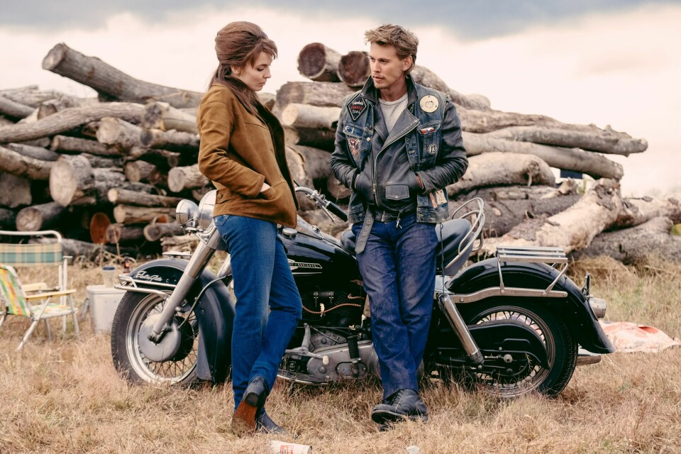 Jodie Comer som Kathy og Austin Butler som Benny i «The Bikeriders». Jodie Comer som Kathy og Austin Butler som Benny i «The Bikeriders».