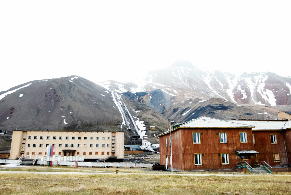 Den russiske gruvebyen Pyramiden ble forlatt i 1998, men bygninger og infrastruktur er fortsatt intakt. Det er også et turistmål. Arkivfoto. Den sovjetiske gruvebyen Pyramiden ble forlatt i 1998, men bygninger og infrastruktur er fortsatt intakt. Nå håper Russland å utvikle byen – både med tanke på turisme og forskning.Foto: Håkon Mosvold Larsen / NTB
