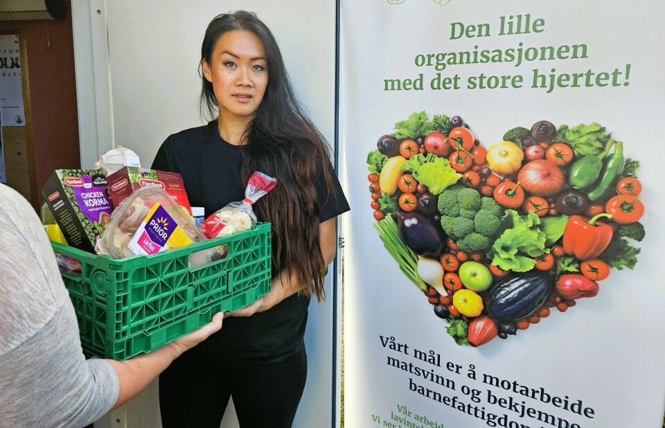 «Liv» kommer jevnlig innom matutdelingen, her er hun sammen med styreleder i hjelpeorganisasjoner Du & Jeg, Hanne Mee Aanensen. Hanne Aanensen