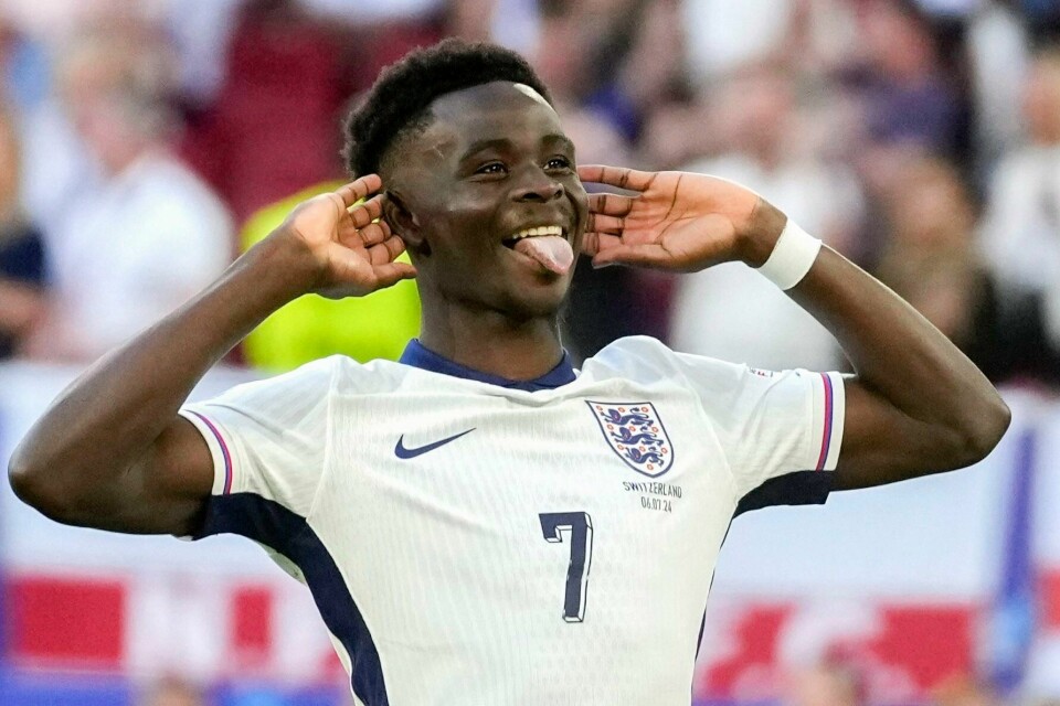 Bukayo Saka svarte kritikerne etter å ha hjulpet England til straffeseier over Sveits i lørdagens EM-kvartfinale. Bukayo Saka svarte kritikerne etter å ha hjulpet England til straffeseier over Sveits i lørdagens EM-kvartfinale. Foto: Darko Vojinovic / AP / NTB