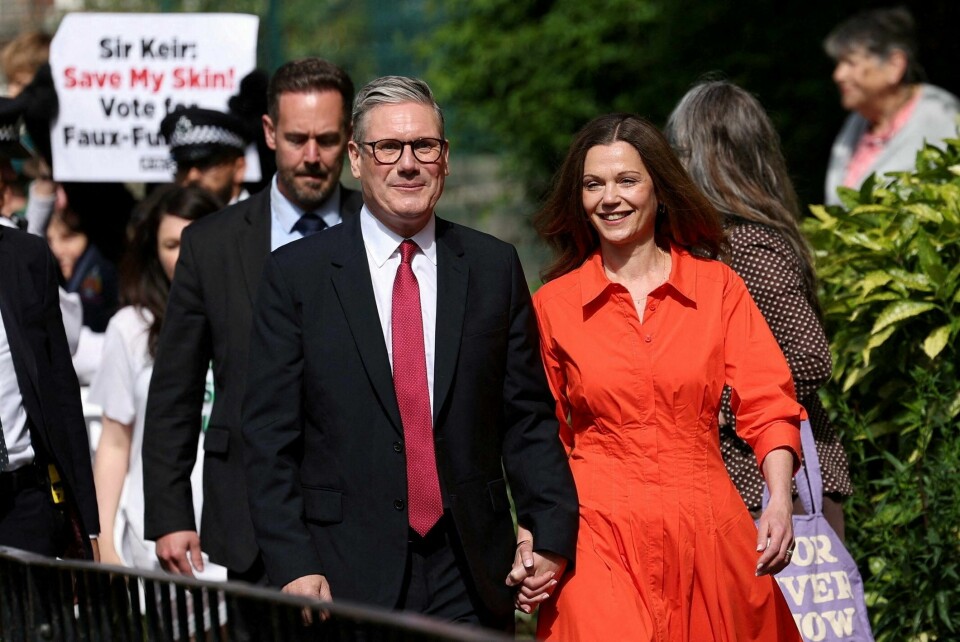 Labour-leder Keir Starmer avla sin stemme tordag sammen med kona Victoria Starmer. Labour-leder Keir Starmer avla sin stemme tordag sammen med kona Victoria Starmer.