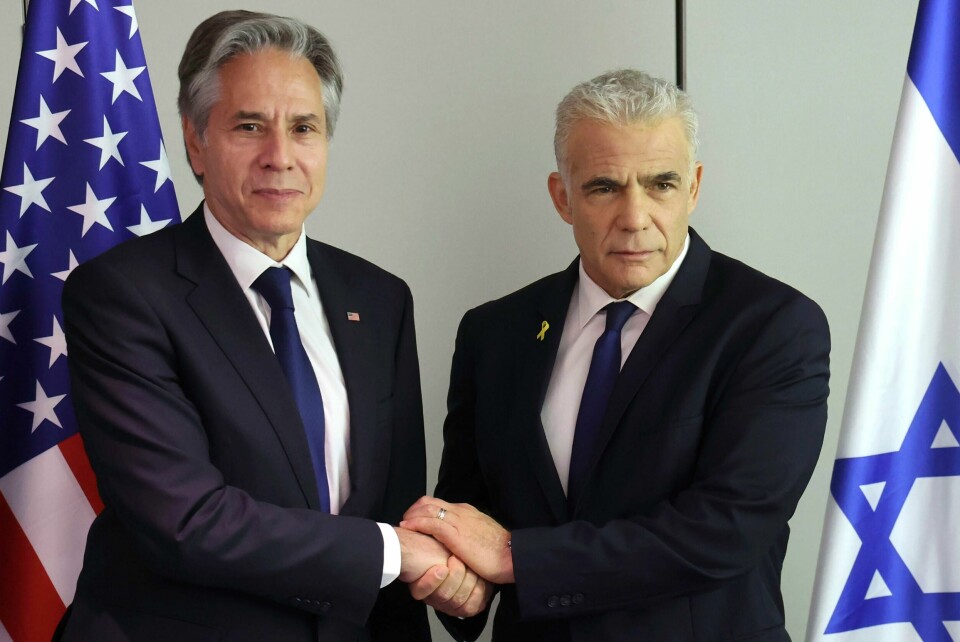 Lederen av Israels største opposisjonsparti, Yair Lapid (t.h.), her under et møte med USAs utenriksminister Antony Blinken (t.v.) i juni, lover å komme Benjamin Netanyahu til unnsetning dersom en våpenhvileavtale med Hamas får regjeringen hans til å rakne. Lederen av Israels største opposisjonsparti, Yair Lapid (t.h.), her under et møte med USAs utenriksminister Antony Blinken (t.v.) i juni, lover å komme Benjamin Netanyahu til unnsetning dersom en våpenhvileavtale med Hamas får regjeringen hans til å rakne. Foto: AP / NTB