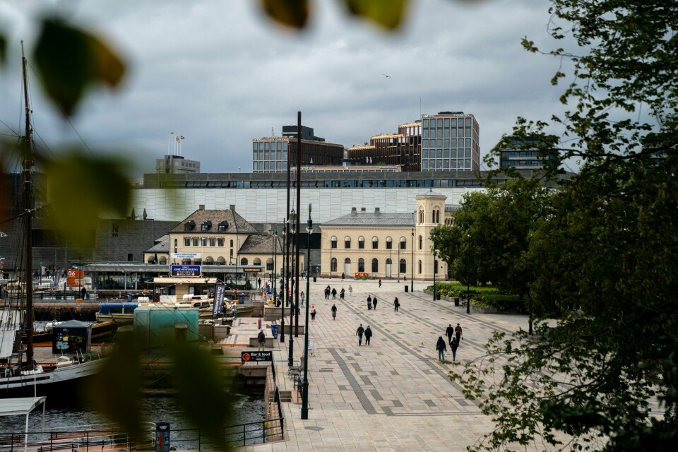 Mannen, som er en utenlandsk turist, ble pågrepet på Rådhuskaia for droneflygning i restriksjonsområdet i Oslo sentrum. Mannen, som er ein utanlandsk turist, blei arrestert på Rådhuskaia for droneflyging i restriksjonsområdet i Oslo sentrum.Foto: Annika Byrde / NTB