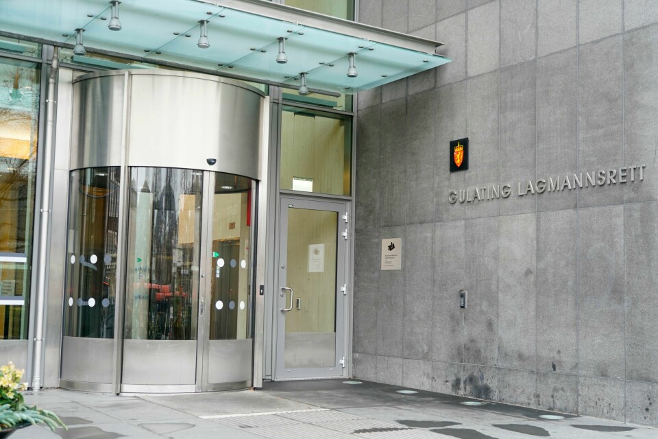 Mannen ble dømt til fire års fengsel, samt oppreisingserstatning på 250.000 kroner. De to yngste mennene ble frifunnet under dissens i Gulating lagmannsrett, men må fortsatt betale 240.000 kroner hver i erstatning. 27-åringen ble enstemmig frifunnet, og han må heller ikke betale erstatning. Foto: Terje Pedersen / NTB