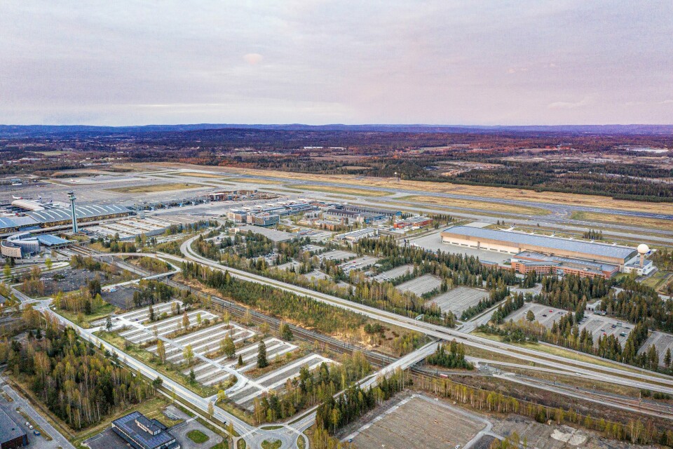 Klimaaktivistene som onsdag tok seg inn på rullebaneområdet på Gardermoen, varsler flere aksjoner. Et utvalg skal utrede om det er behov for en tredje rullebane ved Oslo lufthavn.Foto: Hans O. Torgersen, Aftenposten POOL / NTB