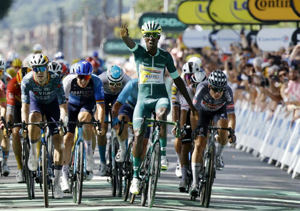 Biniam Girmay tok sin tredje etappeseier på torsdagens Tour de France-etappe, og øker ledelsen i poengtrøya. Biniam Girmay tok sin tredje etappeseier på torsdagens Tour de France-etappe, og øker ledelsen i poengtrøya.
