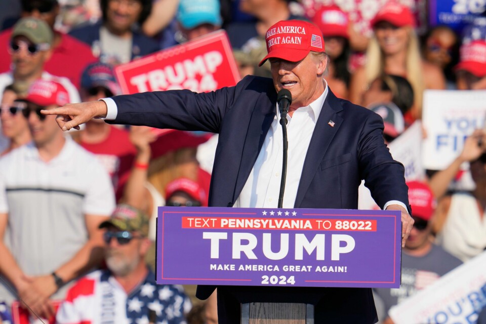 Donald Trump fotografert kort tid før attentatet under et valgmøte i Pennsylvania lørdag. Denne uken holder Republikanerne sitt landsmøte, der Trump formelt skal utpekes som partiets presidentkandidat. Donald Trump fotografert kort tid før attentatet under et valgmøte i Pennsylvania lørdag. Denne uken holder Republikanerne sitt landsmøte, der Trump formelt skal utpekes som partiets presidentkandidat. Foto: Gene J. Puskar / AP / NTB
