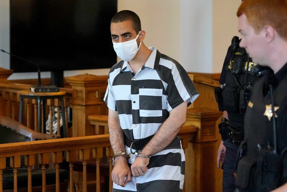 Hadi Matar (26), som er tiltalt for å ha knivstukket forfatteren Salman Rushdie, er nå også tiltalt for å ha støttet terror. Arkivfoto. Hadi Matar (26), som er tiltalt for å ha knivstukket forfatteren Salman Rushdie, er nå også tiltalt for å ha støttet terror. Arkivfoto: Gene J. Puskar / AP / NTB