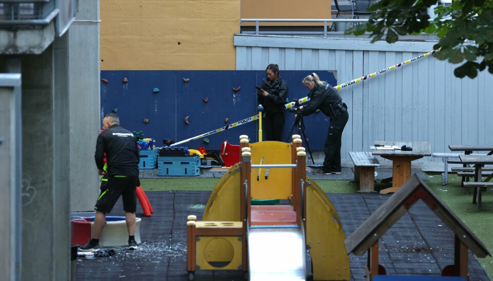 Politiet avfyrte varselskudd i forbindelse med pågripelsen av en person med øks søndag. Mannen tok seg inn i en barnehage i Homansbyen i Oslo. Politiet avfyrte varselskudd i forbindelse med pågripelsen av en person med øks søndag. Mannen tok seg inn i en barnehage i Homansbyen i Oslo. Foto: Hans O. Torgersen / NTB
