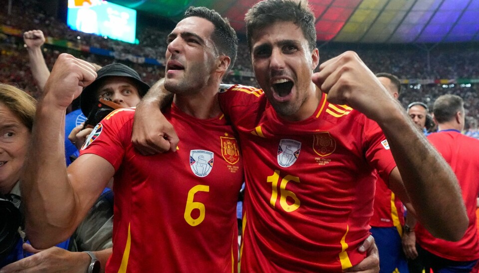 Rodri (t.h.) ble kåret til EMs beste spiller etter Spanias seier i finalen. Rodri (t.h.) ble kåret til EMs beste spiller etter Spanias seier i finalen. Foto: Matthias Schrader / AP / NTB