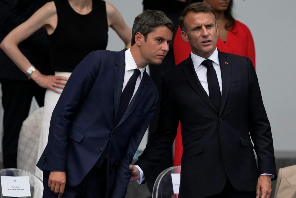 President Emmanuel Macron godkjenne trolig regjeringens avskjedssøknad, men vil be statsminister Gabriel Attal (til venstre) om å lede et forretningsministerium inntil videre. Bildet er tatt under feiringen av den franske nasjonaldagen 14. juli. President Emmanuel Macron godkjenne trolig regjeringens avskjedssøknad, men vil be statsminister Gabriel Attal (til venstre) om å lede et forretningsministerium inntil videre. Bildet er tatt under feiringen av den franske nasjonaldagen 14. juli. Foto: Louise Delmotte / AP / NTB