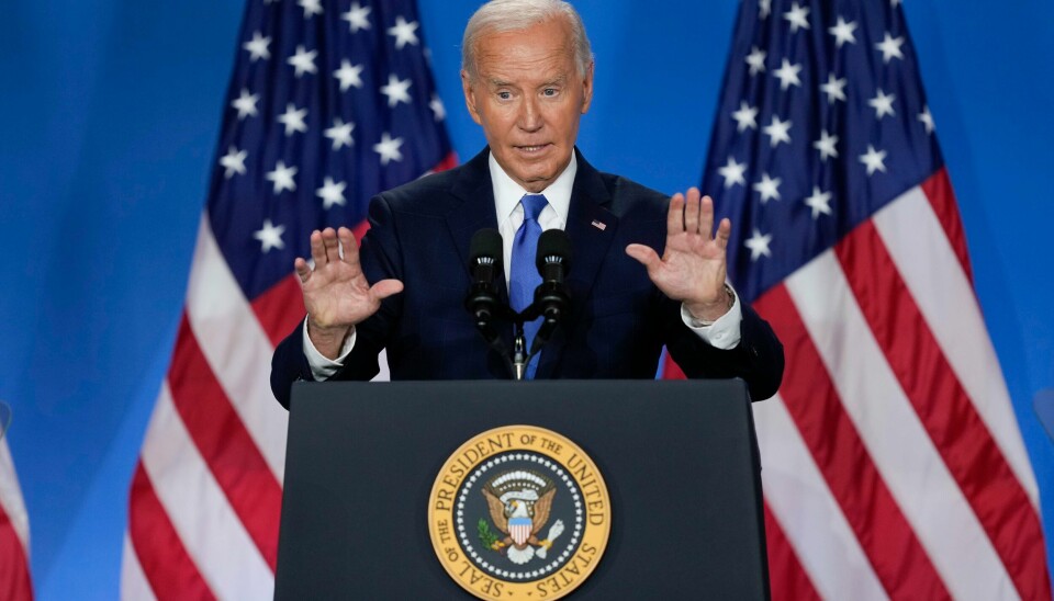 Presset mot president Joe Biden tiltar. Nå har noen av Demokratenes viktigste givere begynt å fryse beløp til valgkampen i protest mot at han ikke gir seg som presidentkandidat. Presset mot president Joe Biden tiltar. Nå har noen av Demokratenes viktigste givere begynt å fryse beløp til valgkampen i protest mot at han ikke gir seg som presidentkandidat. Foto: Matt Rourke / AP / NTB