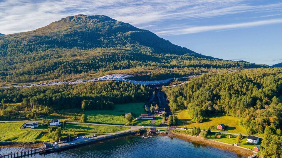 Raset som traff et hus i Valsøyfjorden i Heim kommune i Trøndelag og gikk over E39 ved Hennset i 2022. Nå blokkerer nok en gang et steinskred en vei i Valsøybotn i Heim kommune. Raset som traff et hus i Valsøyfjorden i Heim kommune i Trøndelag og gikk over E39 ved Hennset i 2022. Nå blokkerer nok en gang et steinskred en vei i Valsøybotn i Heim kommune.