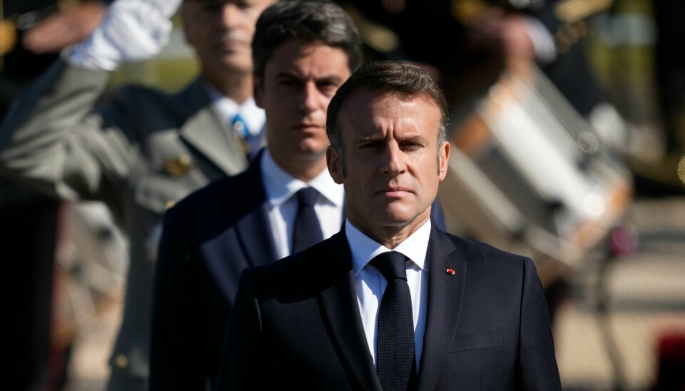 President Emmanuel Macron har godkjent regjeringens avskjedssøknad og har bedt statsminister Gabriel Attal (bak) om å lede et forretningsministerium inntil videre. Bildet er tatt under feiringen av den franske nasjonaldagen 14. juli. President Emmanuel Macron har godkjent regjeringens avskjedssøknad og har bedt statsminister Gabriel Attal (bak) om å lede et forretningsministerium inntil videre. Bildet er tatt under feiringen av den franske nasjonaldagen 14. juli. Foto: Louise Delmotte / AP / NTB