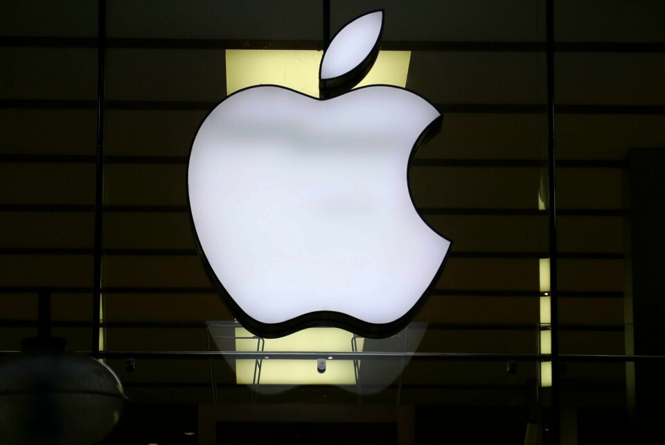 Teknologigiganten Apple risikerer en bot på 10 prosent av sin totale omsetning i Spania som følge av brudd på landets konkurranseregler. Apple møter stadig kritikk fra EU-kommisjonen. Foto: Matthias Schrader / AP / NTB