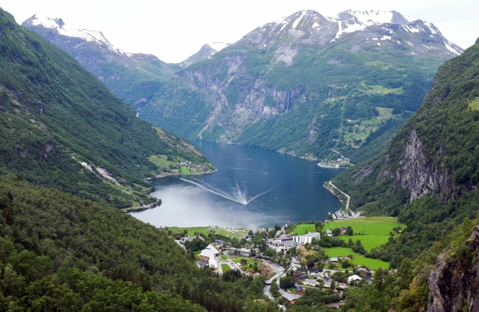 Et sjøfly får tillatelse til å lande i Geiranger i forbindelse med prinsessebryllupet 31. august.