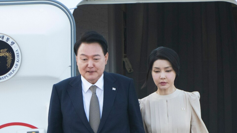 Sør-Koreas president Yoon Suk-yeol og førstedame Kim Keon Hee ankommer Washington for Nato-toppmøtet tidligere i juli. Sør-Koreas president Yoon Suk-yeol og førstedame Kim Keon Hee ankommer Washington for Nato-toppmøtet tidligere i juli. Foto: Manuel Balce Ceneta / AP / NTB