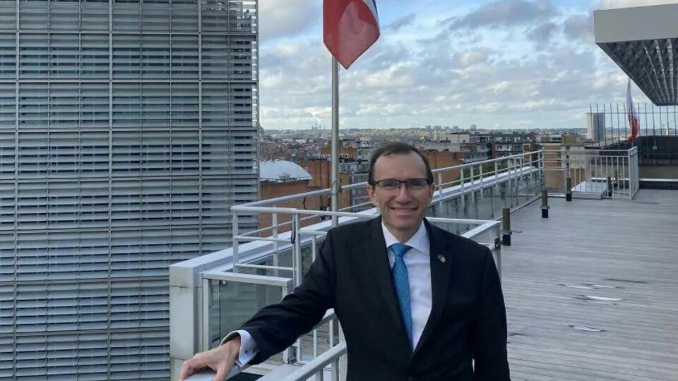 Utenriksminister Espen Barth Eide vil ikke at Norge følger andre EU-land og lar være å delta på politisk nivå på uformelle EU-møter i Ungarn. ENERGI OG KLIMA: Utenriksminister Espen Barth Eide vil ikke at Norge følger andre EU-land og lar være å delta på politisk nivå på uformelle EU-møter i Ungarn.