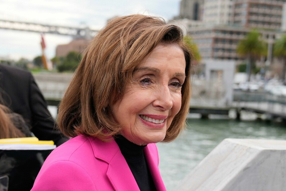 Tidligere speaker Nancy Pelosi tror Kamala Harris har større sjanse til å bli president om hun vinner et internt nominasjonsvalg, skriver NY Times og Politico. Tidligere speaker Nancy Pelosi tror Kamala Harris har større sjanse til å bli president om hun vinner et internt nominasjonsvalg, skriver NY Times og Politico. Foto: Eric Risberg / AP / NTB