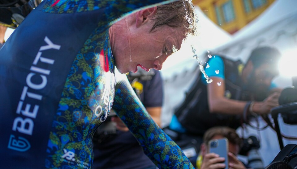Jonas Vingegaard er utslitt etter tre tøffe uker med Tour de France. Han velger å stå over Vuelta a España. Foto: Laurent Cipriani / AP / NTB Jonas Vingegaard er utslitt etter tre tøffe uker med Tour de France. Han velger å stå over Vuelta a España. Foto: Laurent Cipriani / AP / NTB