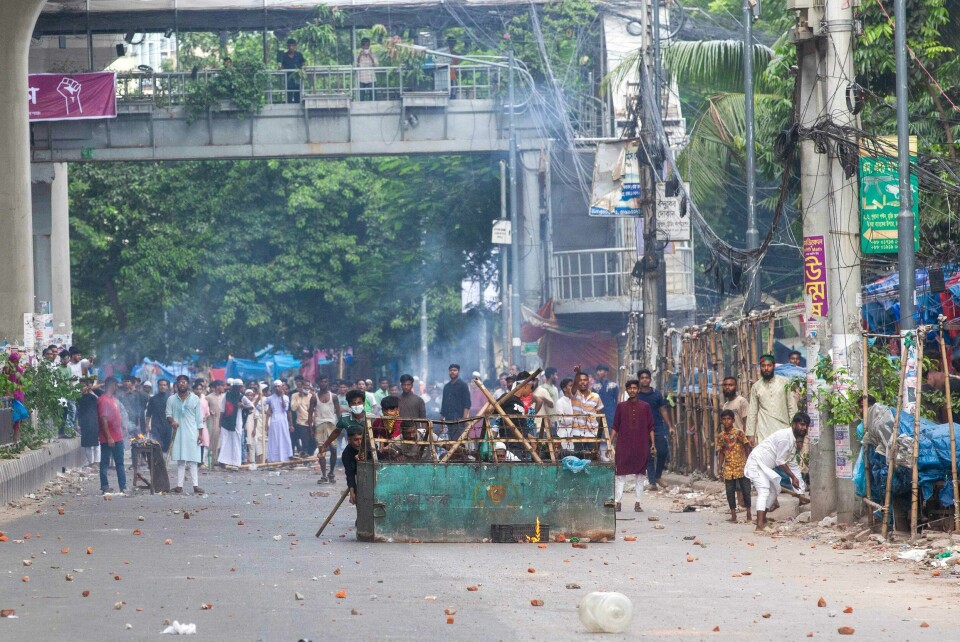 Protestene i Bangladesh har pågått i over en måned, men har virkelig dratt seg til den siste uken. Studenter i Bangladesh protesterer mot den nyinnnførte kvoteloven.