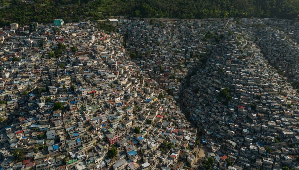 Rundt 80 prosent av hovedstaden Port-au-Prince er kontrollert av gjenger. Rundt 80 prosent av hovedstaden Port-au-Prince er kontrollert av gjenger. Bildet viser hus i området.