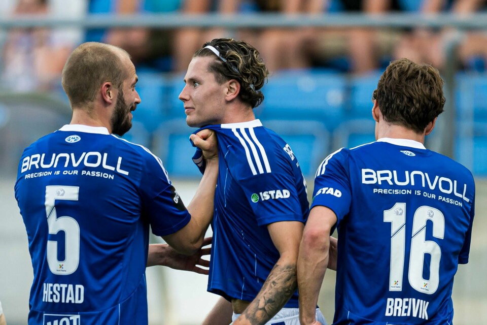 Mathias Fjørtoft Løvik (i midten) omfavnes etter en Molde-scoring i Eliteserien nylig. Mathias Fjørtoft Løvik (i midten) omfavnes etter en Molde-scoring i Eliteserien nylig. Foto: Marius Simensen / NTB