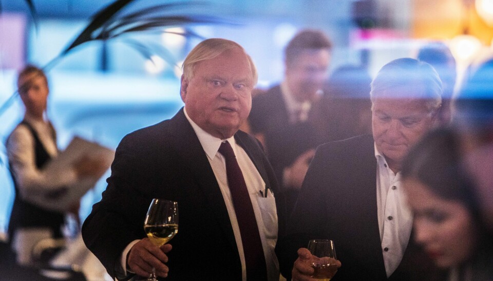 Milliardær John Fredriksen har fått sin egen stjerne i Bergens Walk of fame. Det private initiativet bak tildelingen får nå etterspill. Bildet er tatt i 2019 under Fredriksens årlige julelunsj for venner og familie på Theatercaféen i Oslo. John Fredriksens investeringsselskap er sterkt inne på eiersiden i Norwegian. Foto: Ole Berg Rusten / NTB