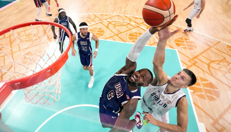 LeBron James og USA vant åpningskampen i OL. LeBron James og USA vant åpningskampen i OL. Foto: Michael Conroy / AP / NTB