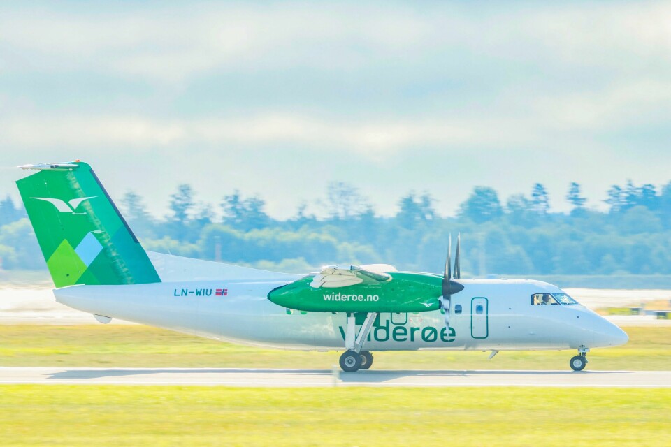 Et Widerøe-fly på rute fra Tromsø til Honningsvåg måtte sikkerhetslandet på Hammerfest Lufthavn grunnet en sprekk i den ene frontruten. Illustrasjonsfoto: Mange forbinder slike Widerøe-fly med de såkalte FOT-rutene. Foto: Paul Kleiven / NTB