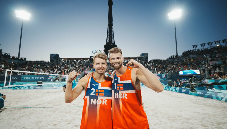 Anders Mol og Christian Sørum dro i land den første seieren på den flotte arenaen foran Eiffeltårnet søndag kveld. Anders Mol og Christian Sørum dro i land den første seieren på den flotte arenaen foran Eiffeltårnet søndag kveld.