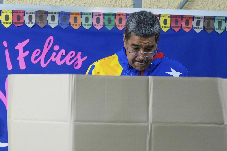 Venezuelas president Nicolás Maduro stemte i hovedstaden Caracas, kort tid etter at valglokalene åpnet. Venezuelas president Nicolás Maduro stemte i hovedstaden Caracas, kort tid etter at valglokalene åpnet. Foto: Fernando Vergara / AP / NTB