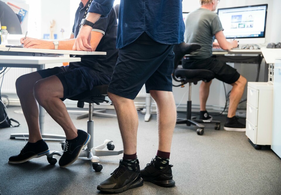 Man kan bli nektet å bruke shorts på jobb, men da må arbeidsgiver ha en god grunn. Man kan bli nektet å bruke shorts på jobb, men da må arbeidsgiver ha en god grunn. Foto: Berit Roald / NTB