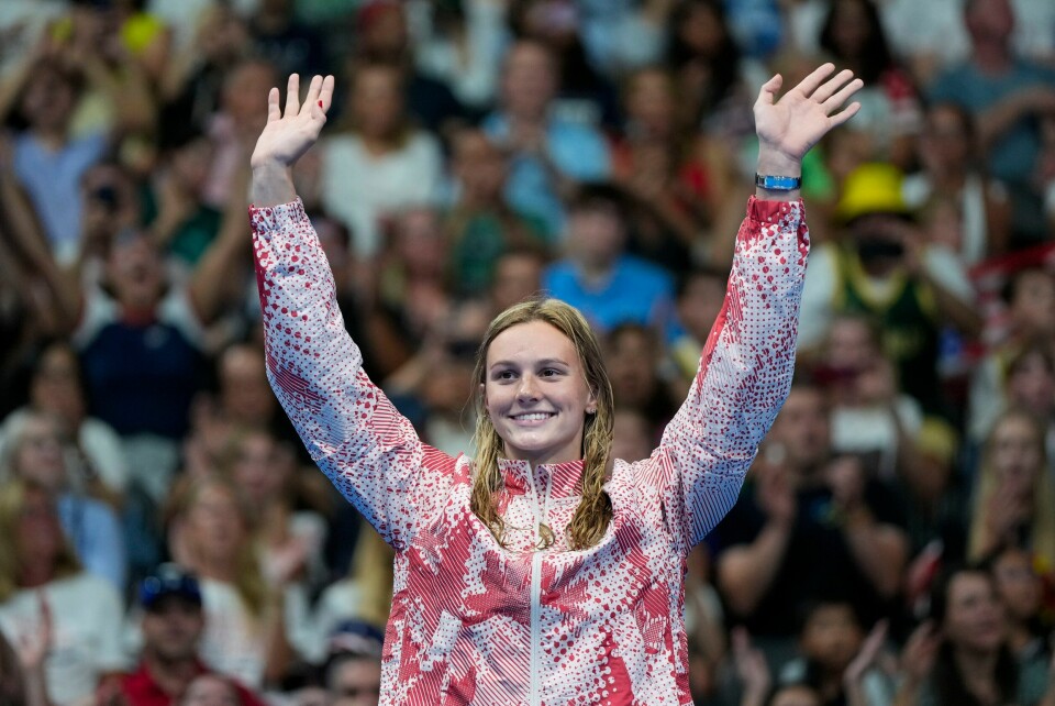 Summer McIntosh tok gull mandag. Summer McIntosh tok gull. Foto: Matthias Schrader / AP / NTB