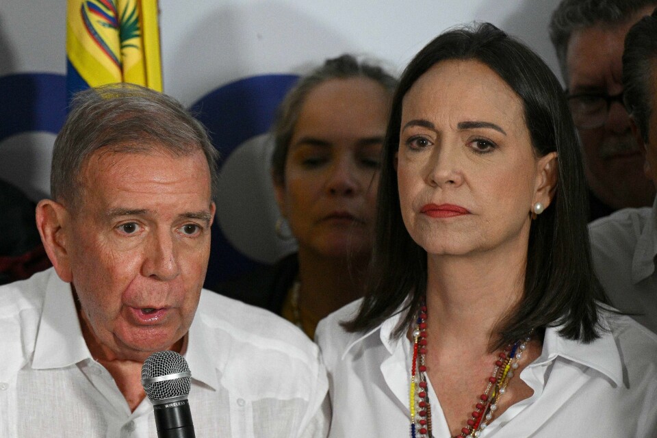 Opposisjonsleder Maria Corina Machado til venstre og presidentkandidat Edmundo Gonzalez Urrutia etter valgresultatene ble annonsert. Opposisjonsleder Maria Corina Machado til venstre og presidentkandidat Edmundo Gonzalez Urrutia etter valgresultatene ble annonsert.