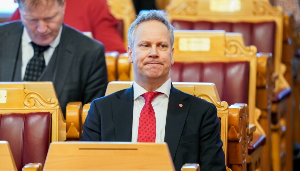 Samferdselsminister Jon-Ivar Nygård (Ap) (på bildet) må snart velge mellom en drosjesving eller ESA-punktering, skriver innleggsforfatteren. Samferdselsminister Jon-Ivar Nygård (Ap) måtte svare om bussene i Stortinget onsdag. Foto: Terje Pedersen / NTB