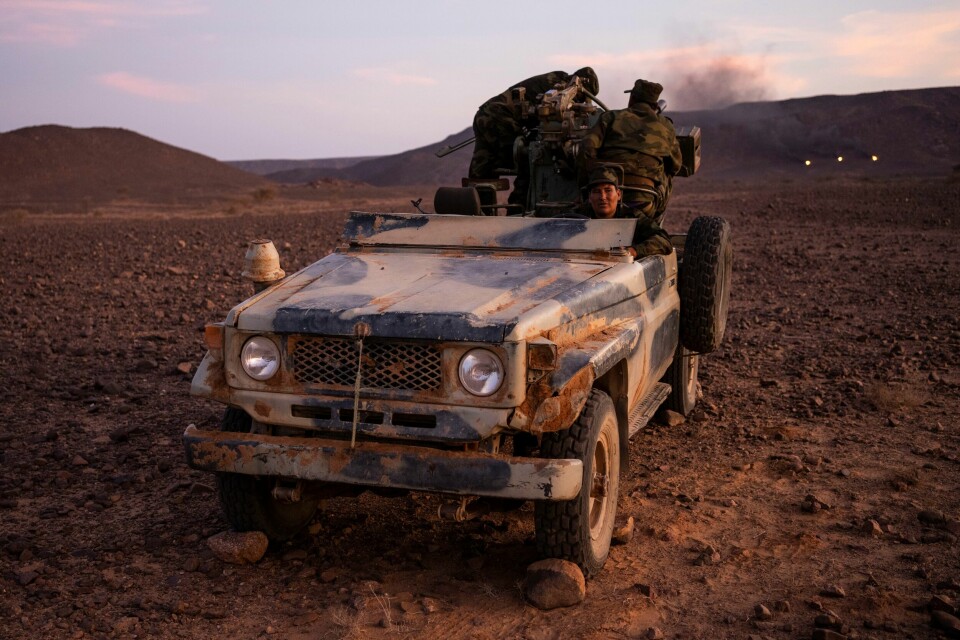 Soldater fra frigjøringsbevegelsen Polisario under en øvelse i Vest-Sahara i 2021. Soldater fra frigjøringsbevegelsen Polisario under en øvelse i Vest-Sahara i 2021. Foto: Bernat Armangue / AP / NTB