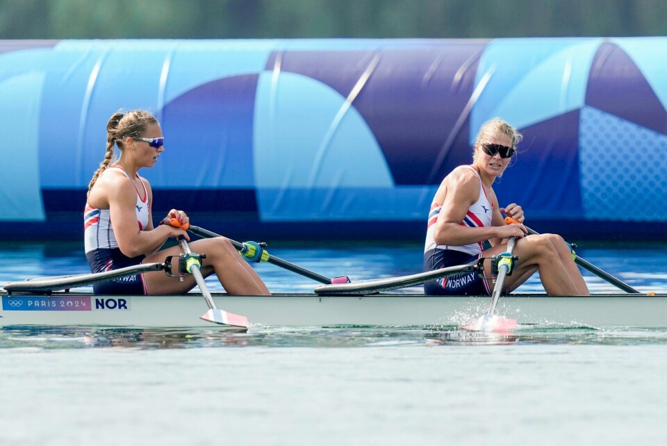 Thea Helseth og Inger Kavlie under finalen i roing dobbeltsculler i Vaires-sur-Marne under sommer OL i Paris 2024. Thea Helseth og Inger Kavlie var sjanseløse i OL-finalen. Foto: Fredrik Varfjell / NTB