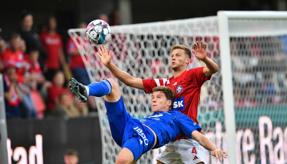 Silkeborgs Pedro Ganchas og Moldes Casper Øyvann duellerer om ballen i det som ble en tøff kamp om avansement. Silkeborgs Pedro Ganchas og Moldes Casper Øyvann duellerer om ballen i det som ble en tøff kamp om avansement. Foto: Ernst van Norde / Ritzau Scanpix / NTB