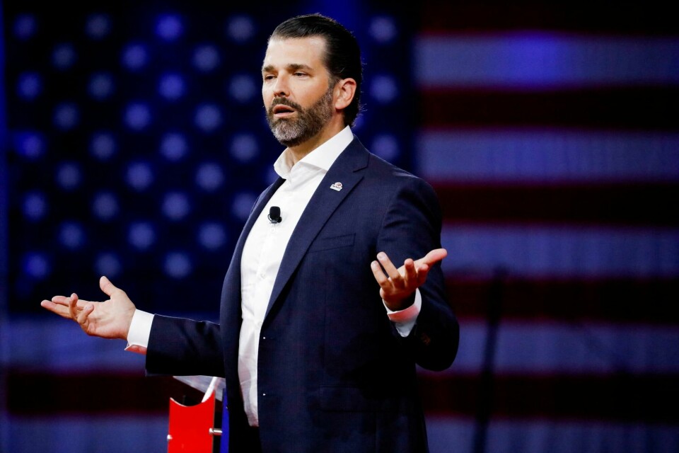 Donald Trump Jr. liker ikke å bli kalt for raring. FILE PHOTO: Donald Trump Jr. gestures as he speaks at the Conservative Political Action Conference (CPAC) in Orlando, Florida, U.S., February 27, 2022. REUTERS/Marco Bello/File Photo