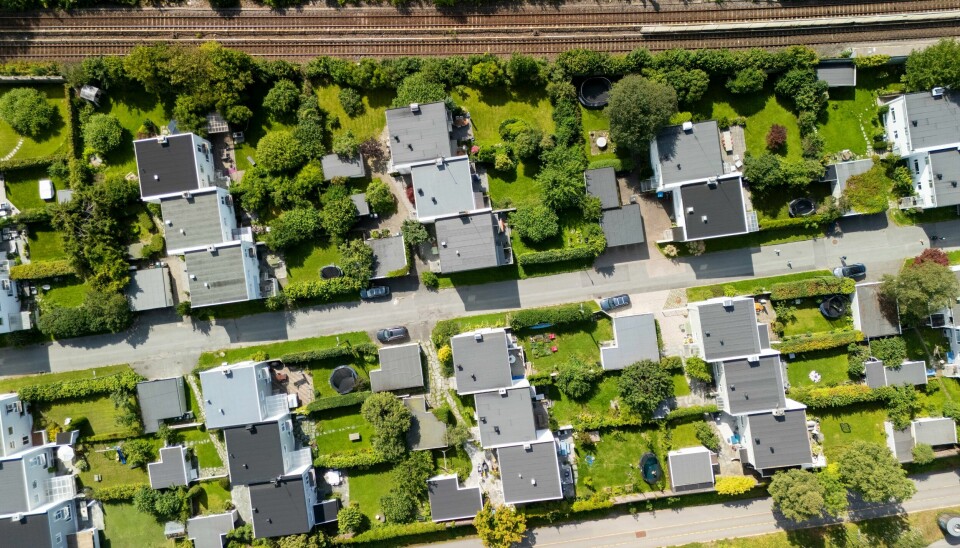 Rødt ber staten kjøpe opp boliger som nå er lagt ut for salg fra utleieaktører som ikke lenger tjener penger på boligutleie. Bildet viser et boligfelt på Tåsen i Oslo sett fra luften. Foto: Tor Erik Schrøder / NTB