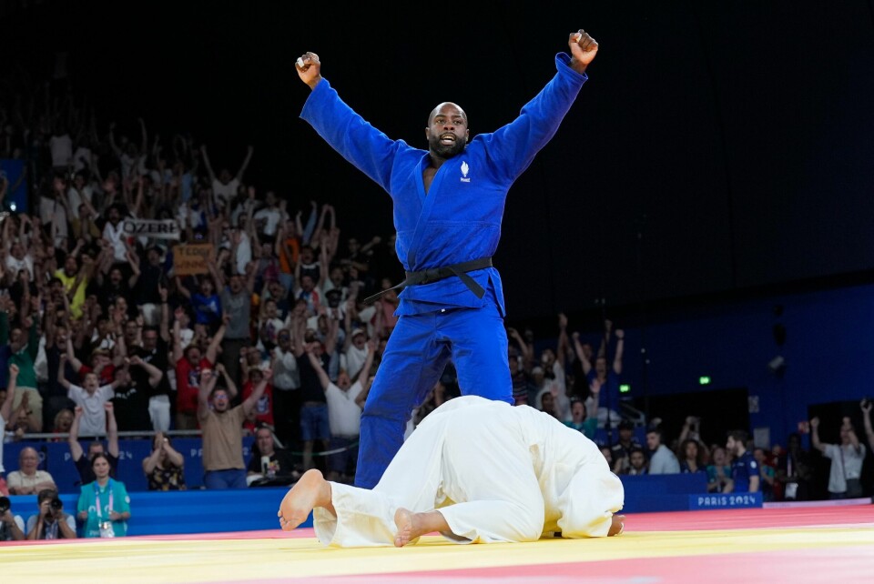 Teddy Riner igjen på judomatta. Verdensmester Kim Min-jong var sjanseløs mot den franske idrettshelten i finalen. Teddy Riner igjen på judomatta. Verdensmester Kim Min-jong var sjanseløs mot den franske idrettshelten i finalen. Foto: Eugene Hoshiko, AP / NTB