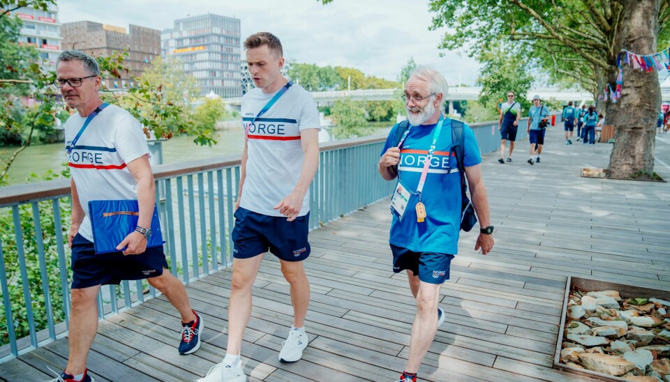 Karsten Warholm (midten) skal ut i forsøk på 400 meter hekk mandag. Her sammen med Halvor Lea fra Olympiatoppen og trener Leif Olav Alsnes. Karsten Warholm (midten) skal ut i forsøk på 400 meter hekk mandag. Her sammen med Halvor Lea fra Olympiatoppen og trener Leif Olav Alsnes.