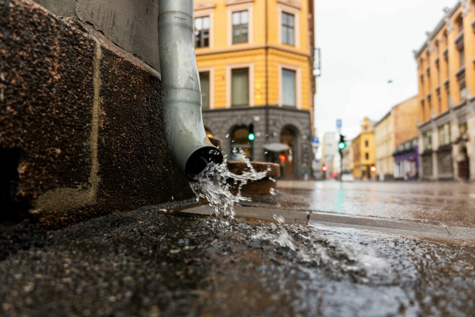 Store deler av landet vil få en regnfull helg. Meteorologisk institutt har oppdatert farevarselet om styrtregn for deler av Finnmark. Illustrasjonsfoto: Frederik Ringnes / NTB