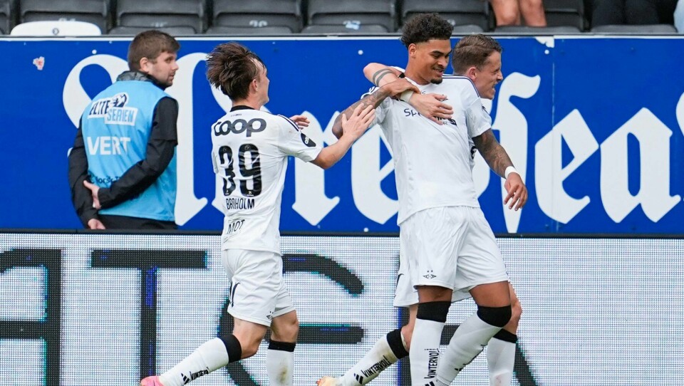 Trondheim 20240804. Noah Holm gir Rosenborg ledelsen i eliteseriekampen i fotball mellom Rosenborg og Tromsø på Lerkendal stadion.Foto: Ole Martin Wold / NTB Noah Holm kunne feire et etterlengtet mål da han satte 1-0 for Rosenborg mot Tromsø. Foto: Ole Martin Wold / NTB